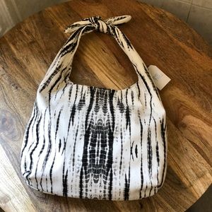 Black and white beach bag